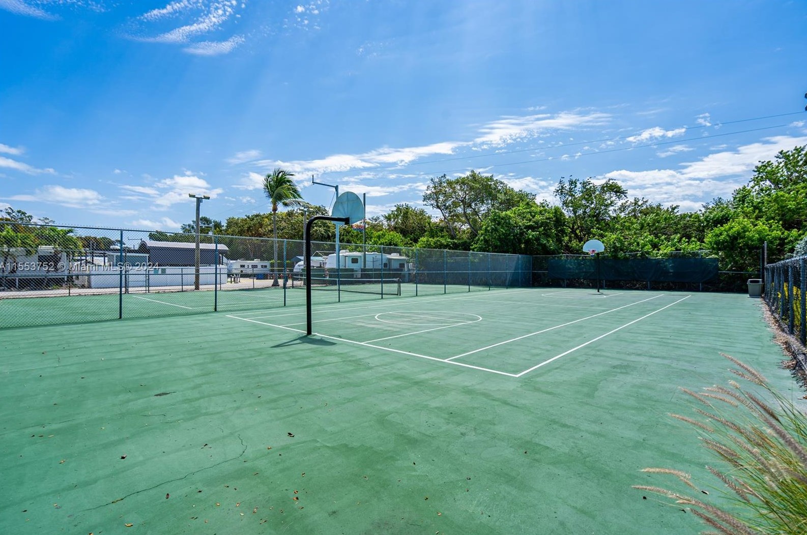 325 Calusa St, Key Largo FL  33037-2699 exterior