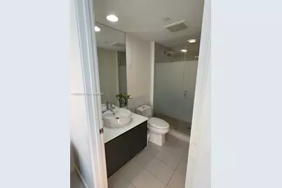 31 SE 6th St #1606, Miami, FL 33131 - Photo 14