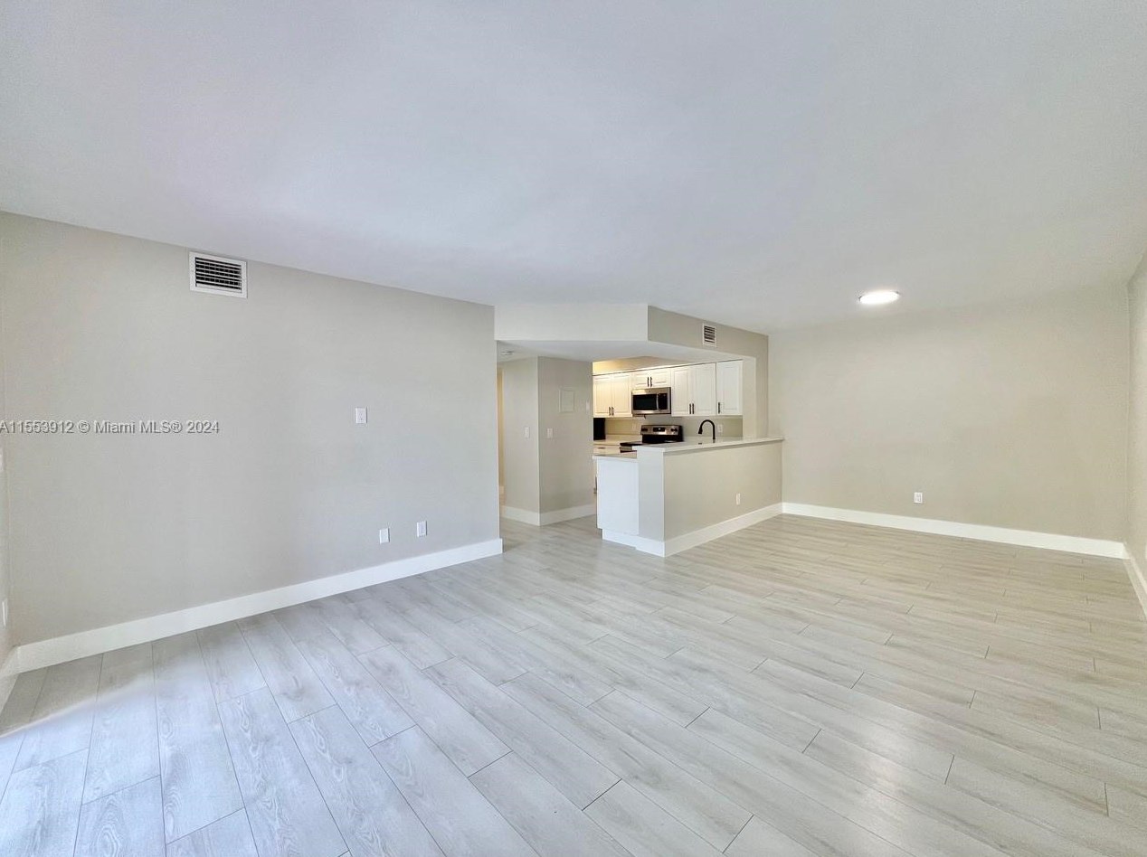 18880 Nw 57th Ave #201, Hialeah, FL 33015