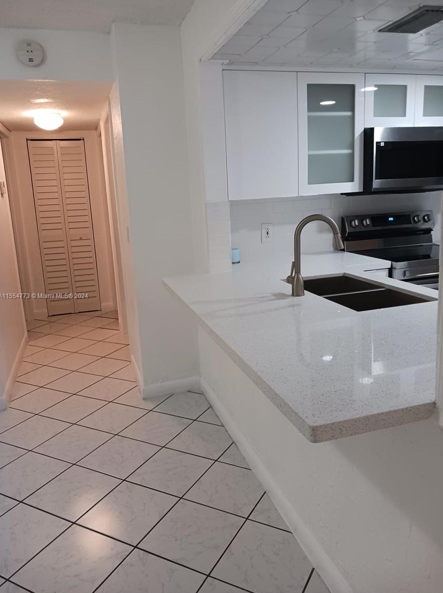 421 Se 10th St #a103, Dania Beach, FL 33004