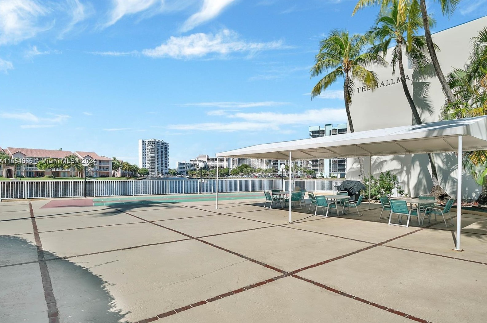 3800 Ocean Dr, Hollywood FL 33019-2904 exterior