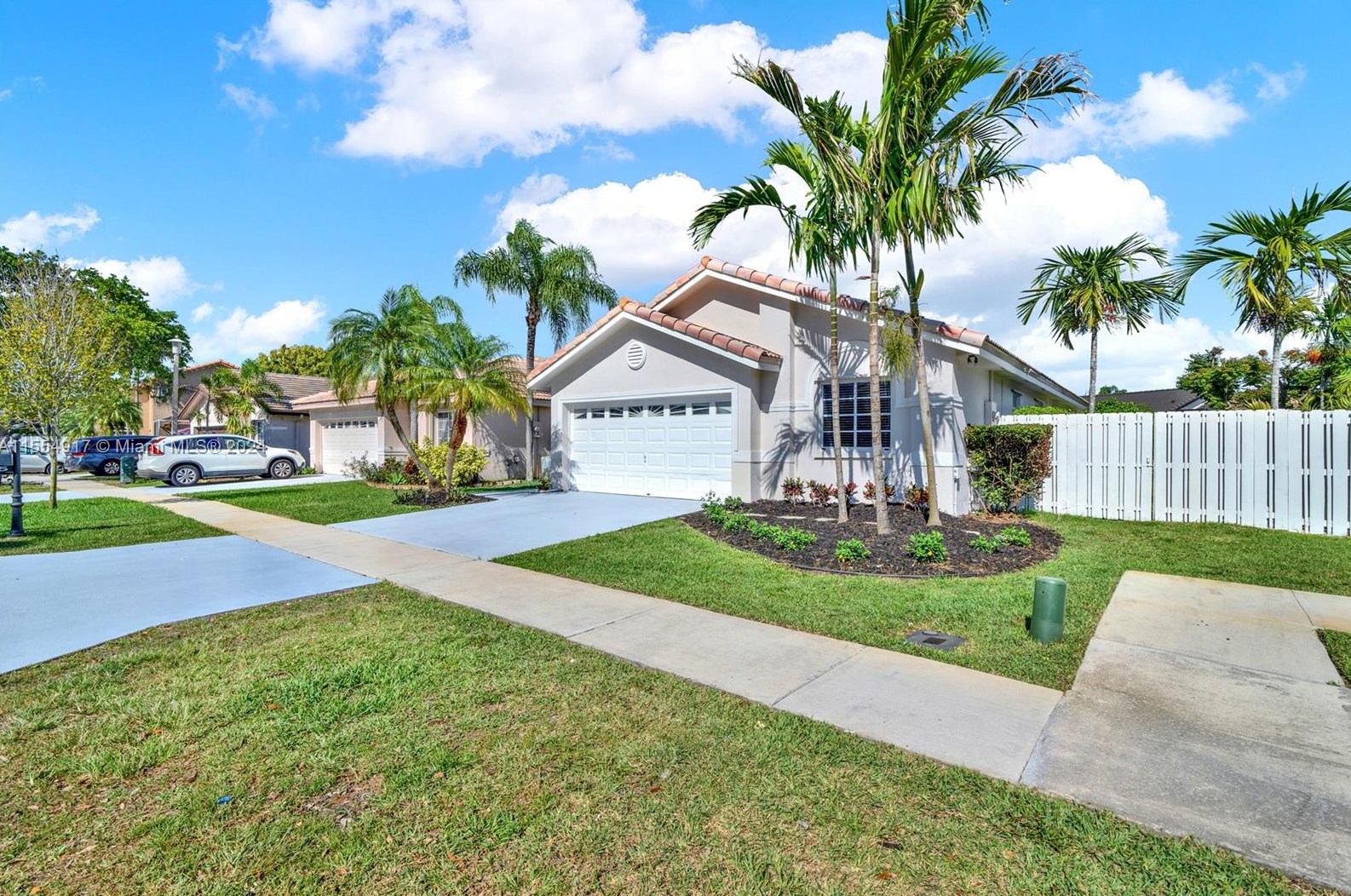 555 Sw 177th Ave, Hollywood, FL 33029