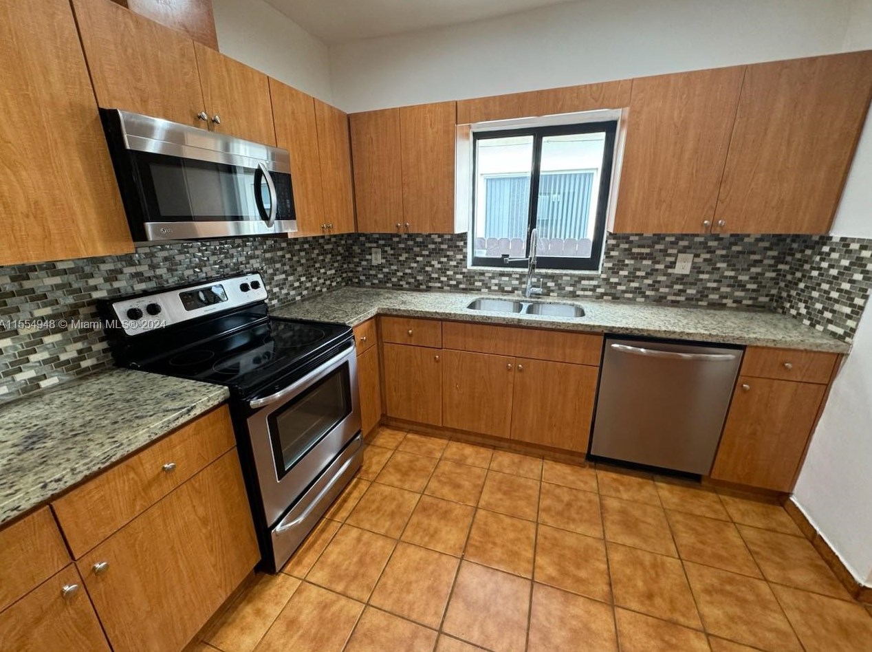 411 Sw 18th Rd, Miami, FL 33129