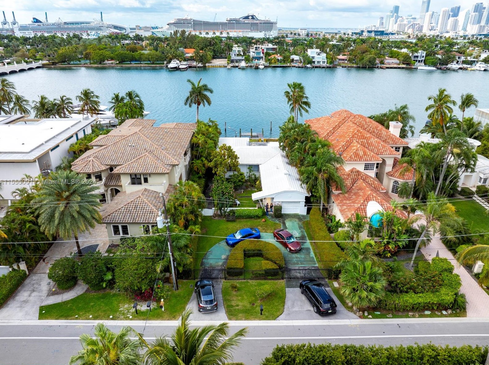 290 Hibiscus Dr, Miami FL 33181-2351 exterior