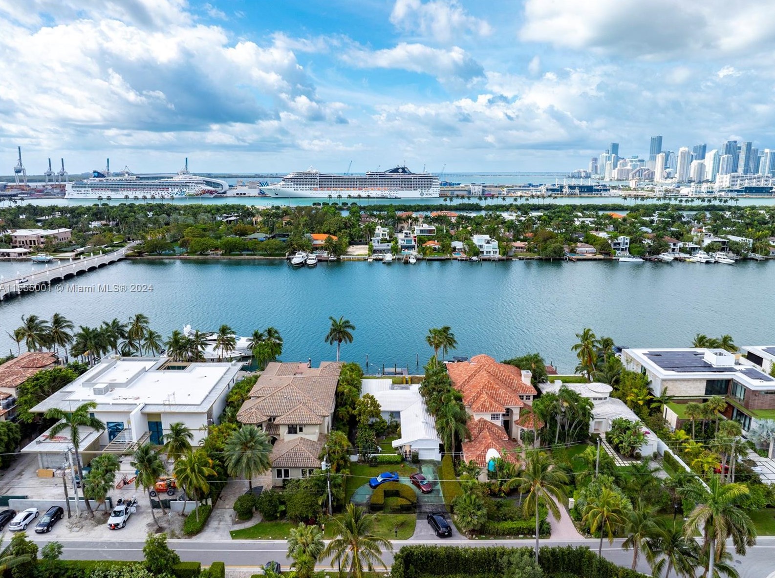 290 Hibiscus Dr, Miami FL 33181-2351 exterior