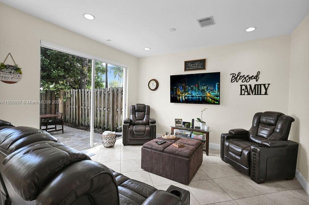 11811 137 Pl, Miami FL 33186-7223 exterior