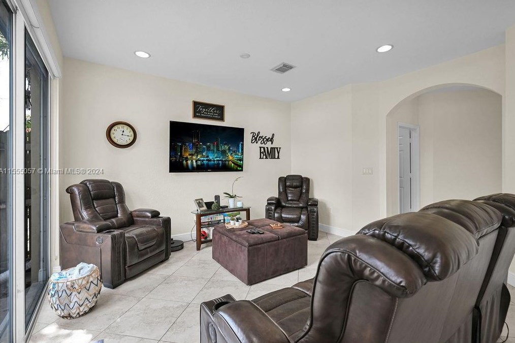 11811 137 Pl, Miami FL 33186-7223 exterior