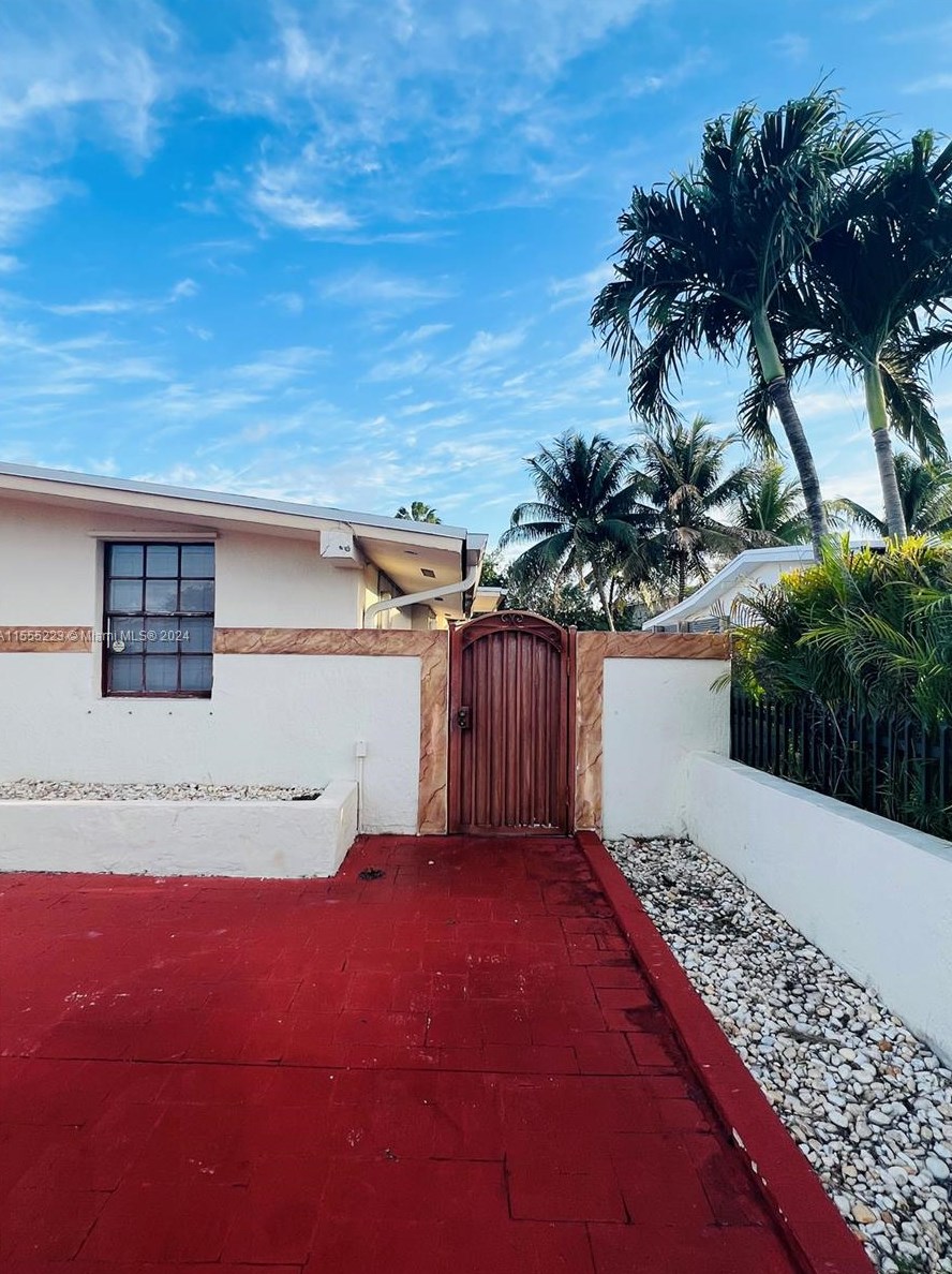 11470 57th Ter, Miami, FL 33173-1010