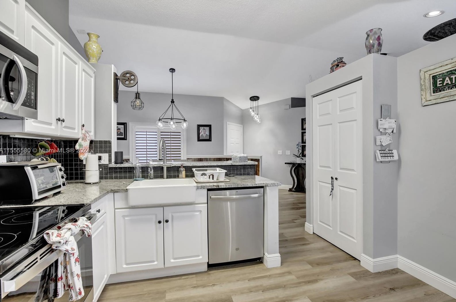 17324 7 St, Hollywood FL 33029-3184 exterior