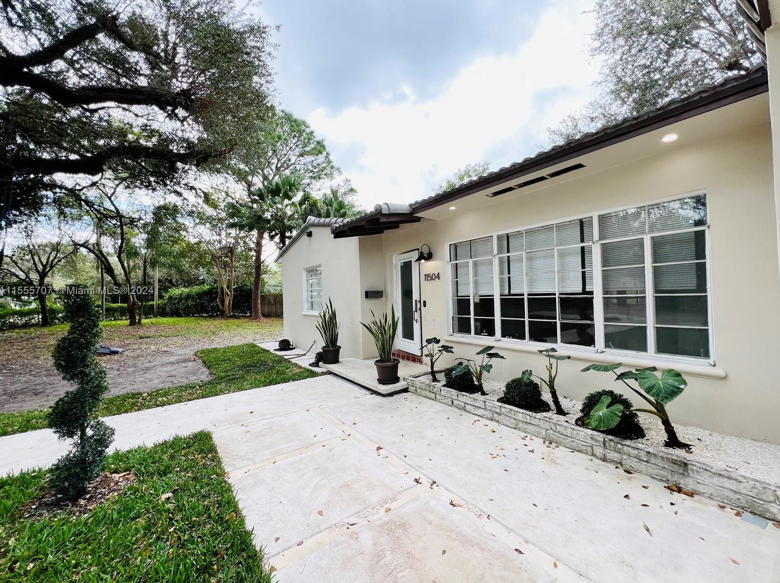 11504 Ne 11th Pl, Miami, FL 33161