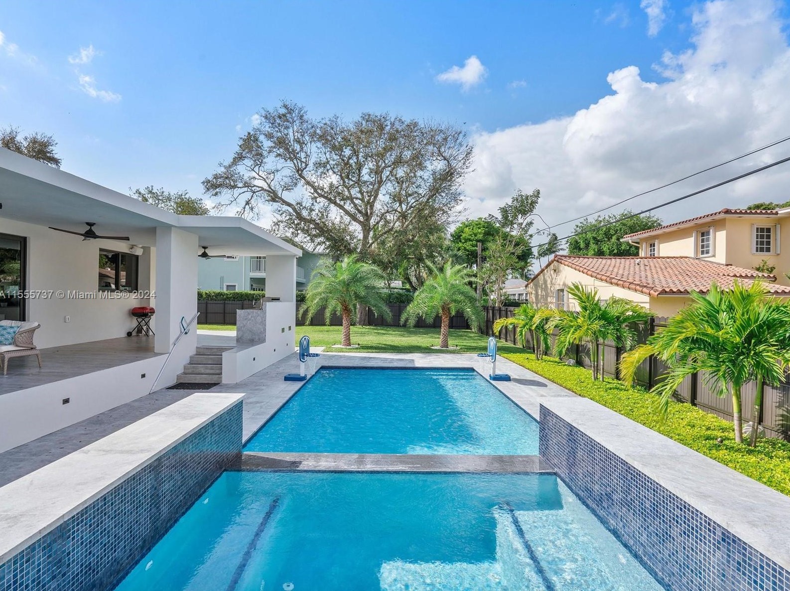 1245 94 St, Miami FL 33138-2947 exterior