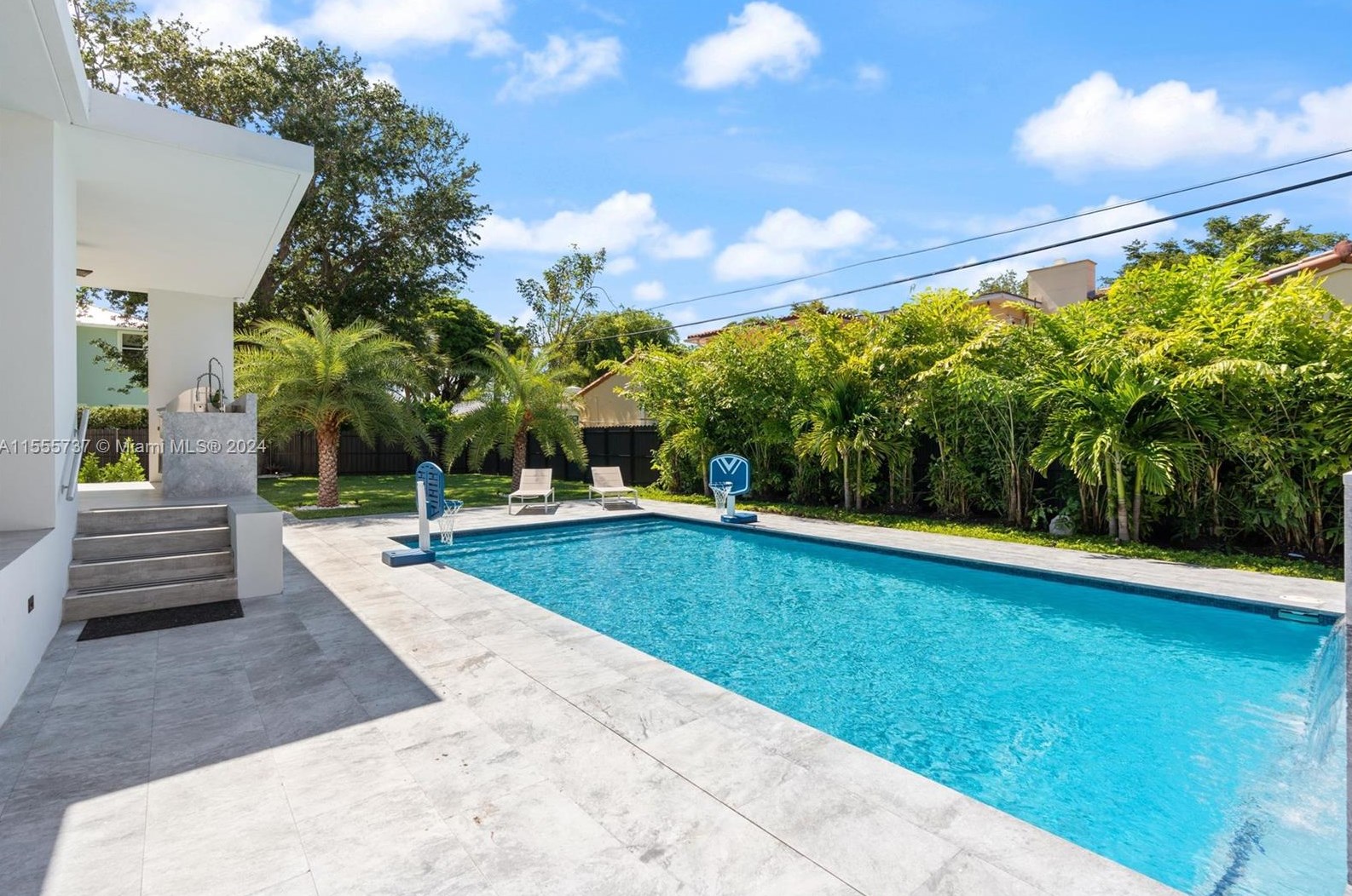 1245 94 St, Miami FL 33138-2947 exterior