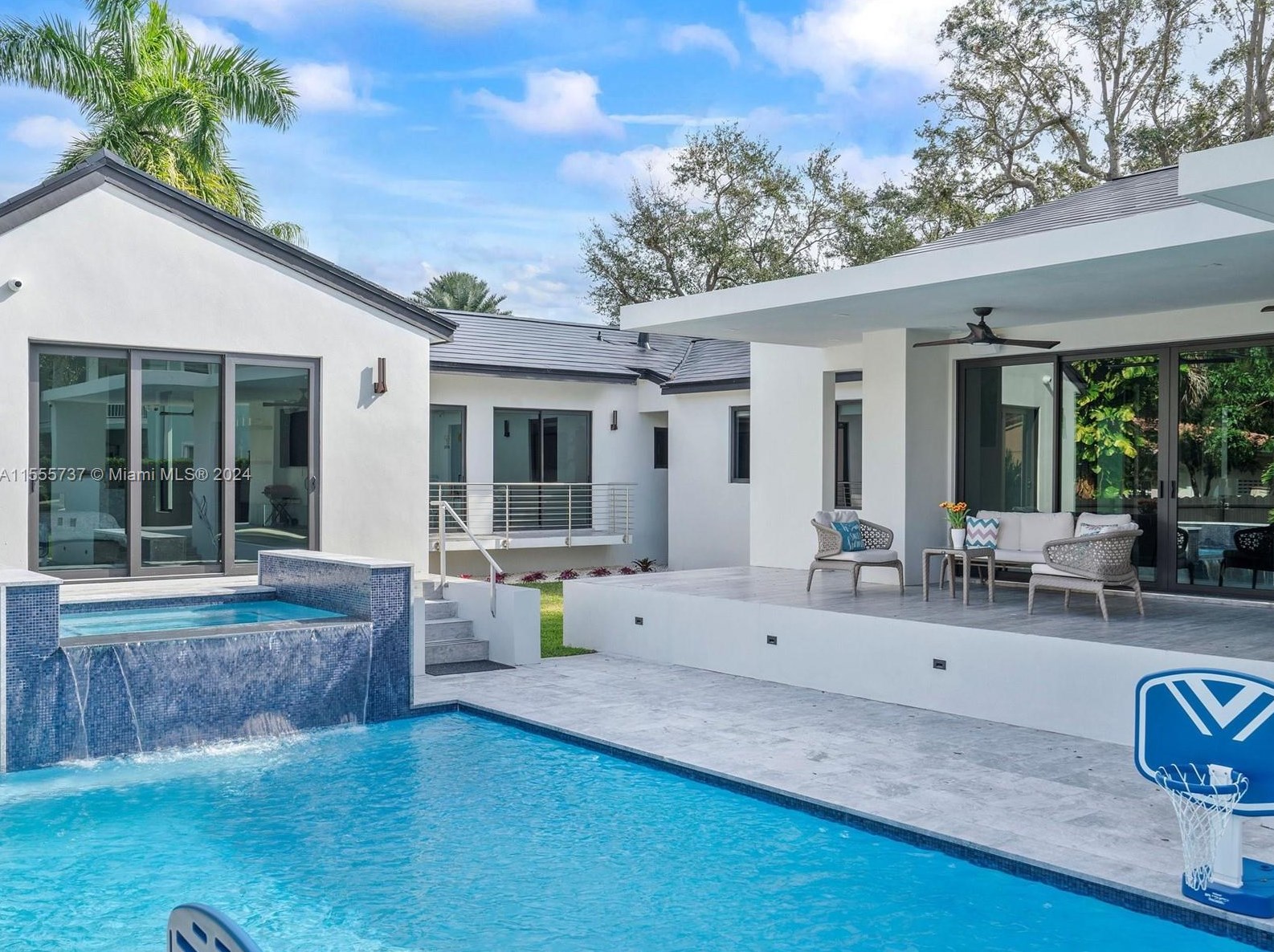 1245 94 St, Miami FL 33138-2947 exterior