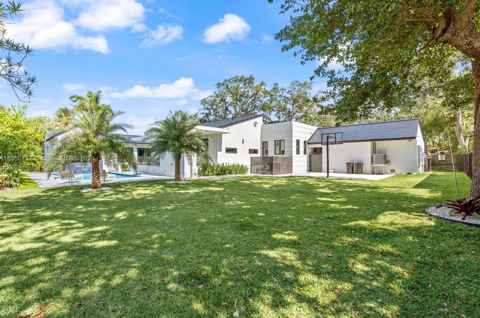 1245 94 St, Miami FL 33138-2947 exterior