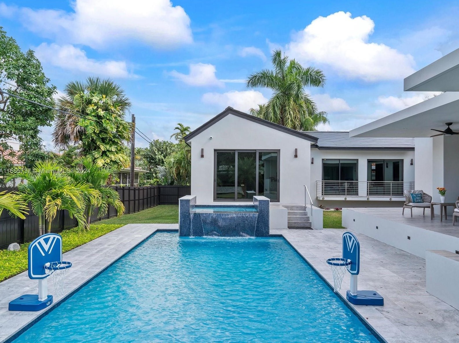 1245 94 St, Miami FL 33138-2947 exterior