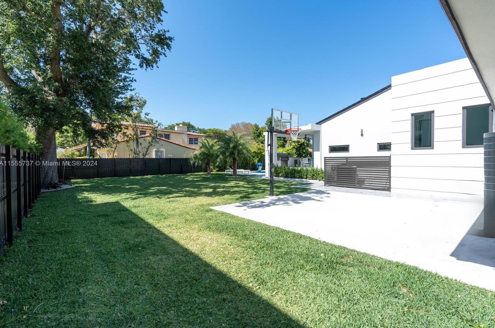 1245 94 St, Miami FL 33138-2947 exterior