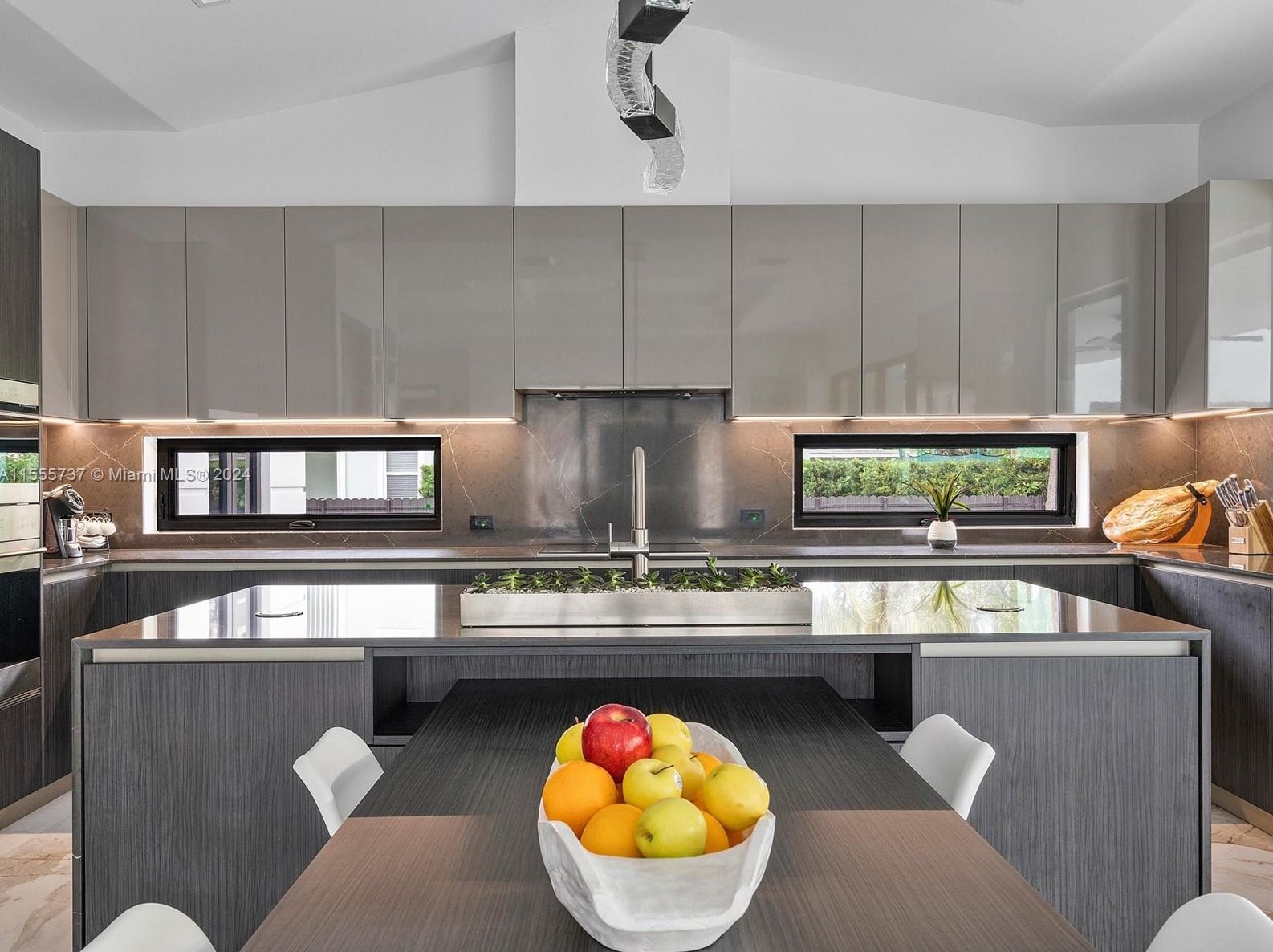 1245 94 St, Miami FL 33138-2947 exterior