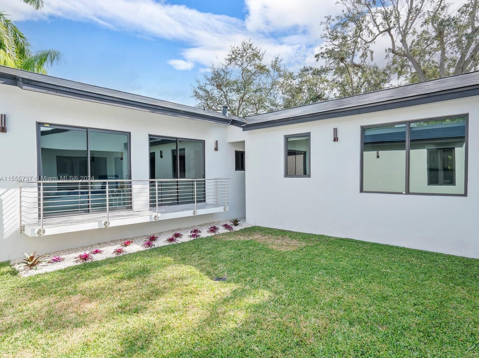 1245 94 St, Miami FL 33138-2947 exterior