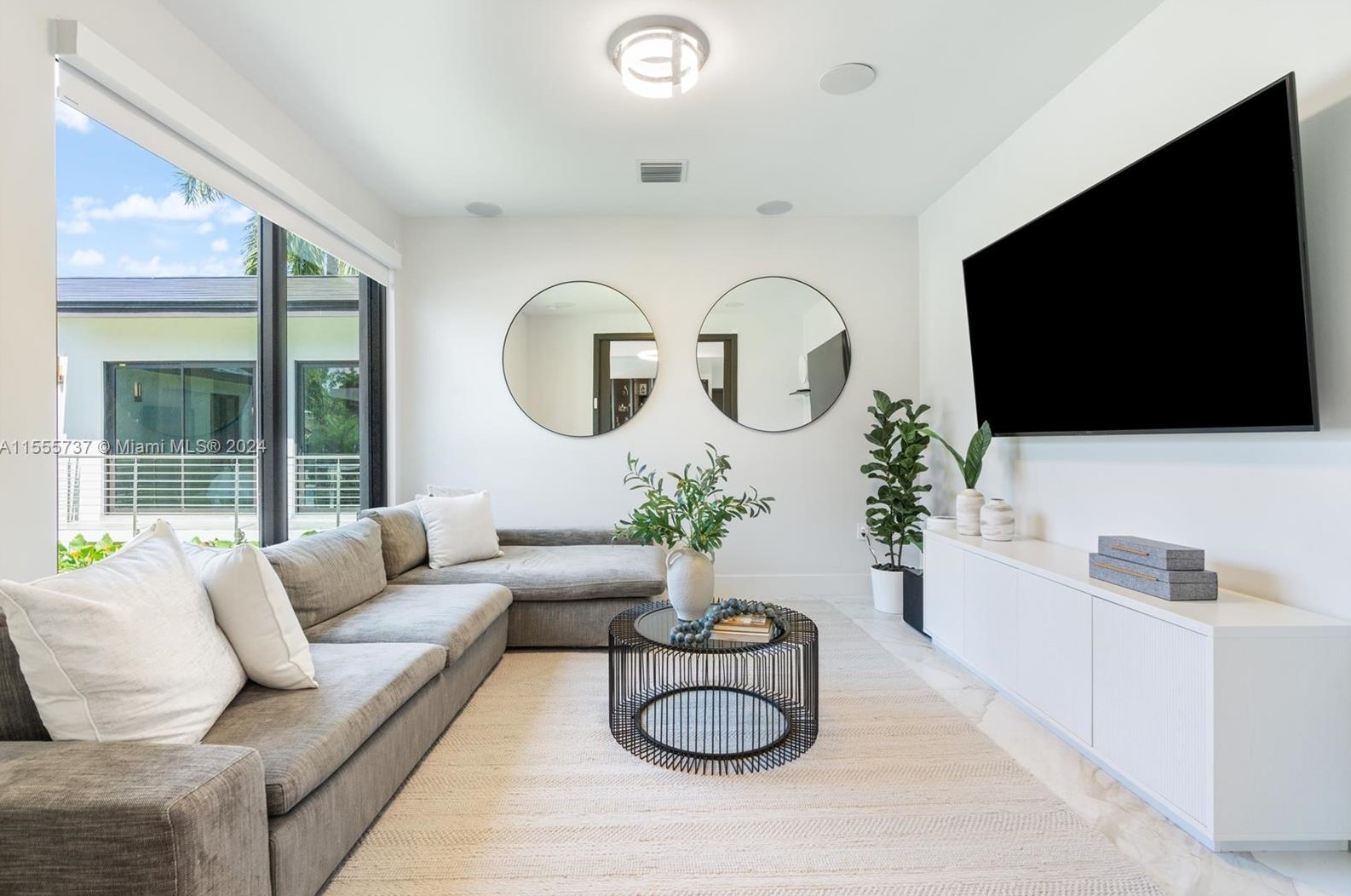 1245 94 St, Miami FL 33138-2947 exterior