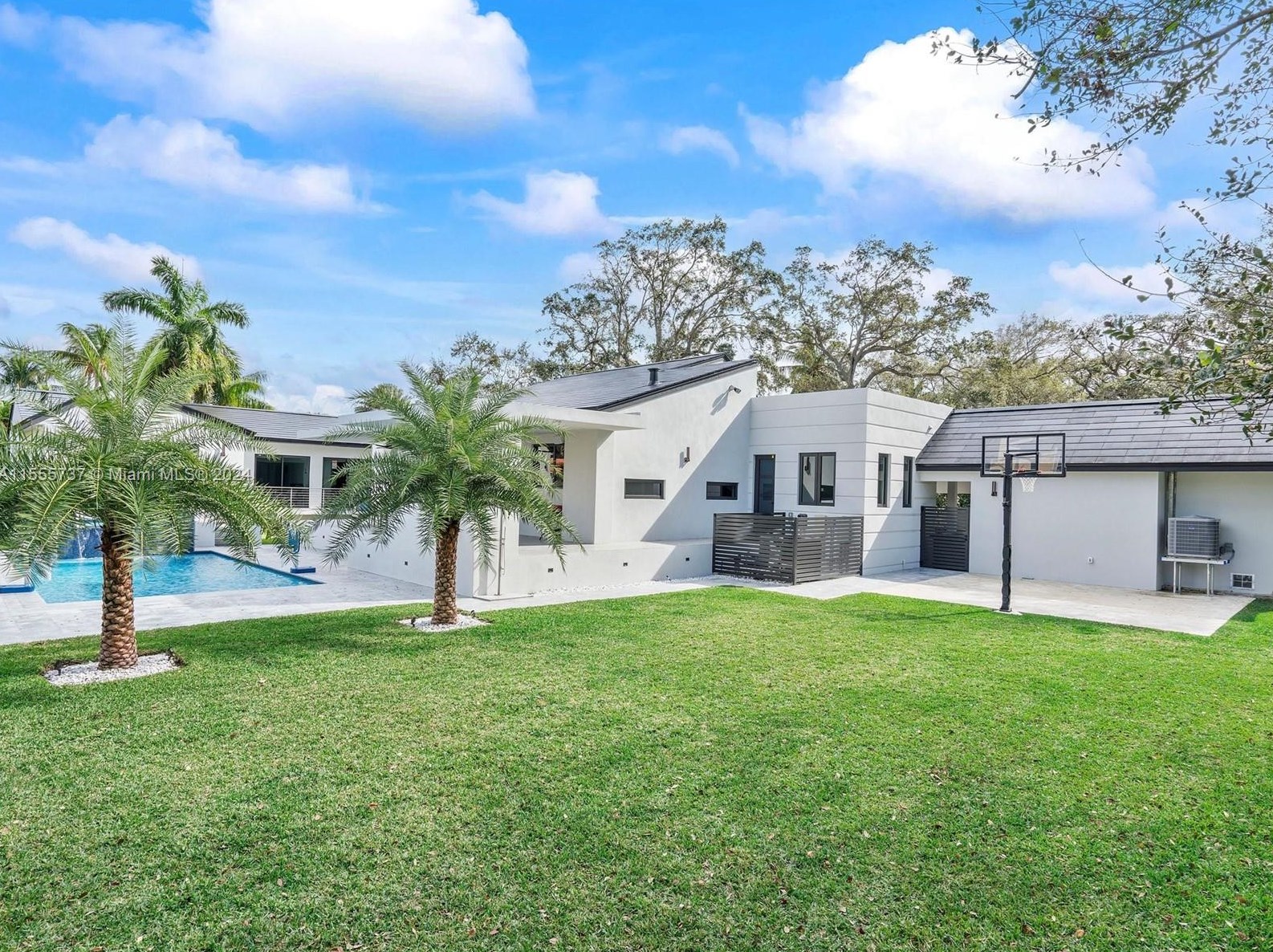 1245 94 St, Miami FL 33138-2947 exterior