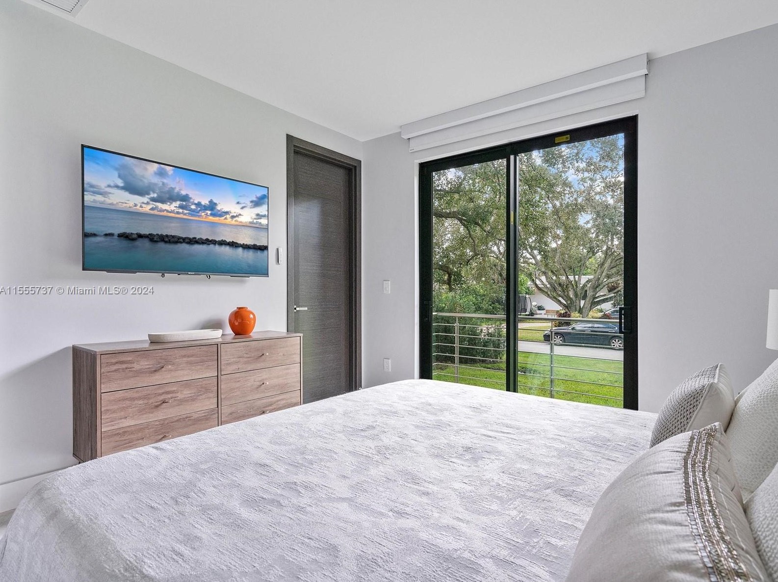 1245 94 St, Miami FL 33138-2947 exterior