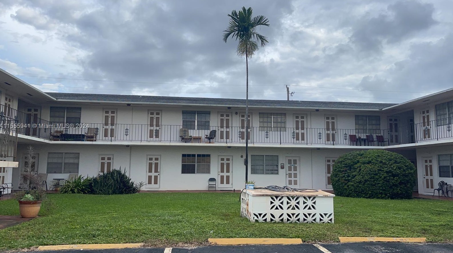 1825 Cleveland St, Hollywood FL 33020-3131 exterior