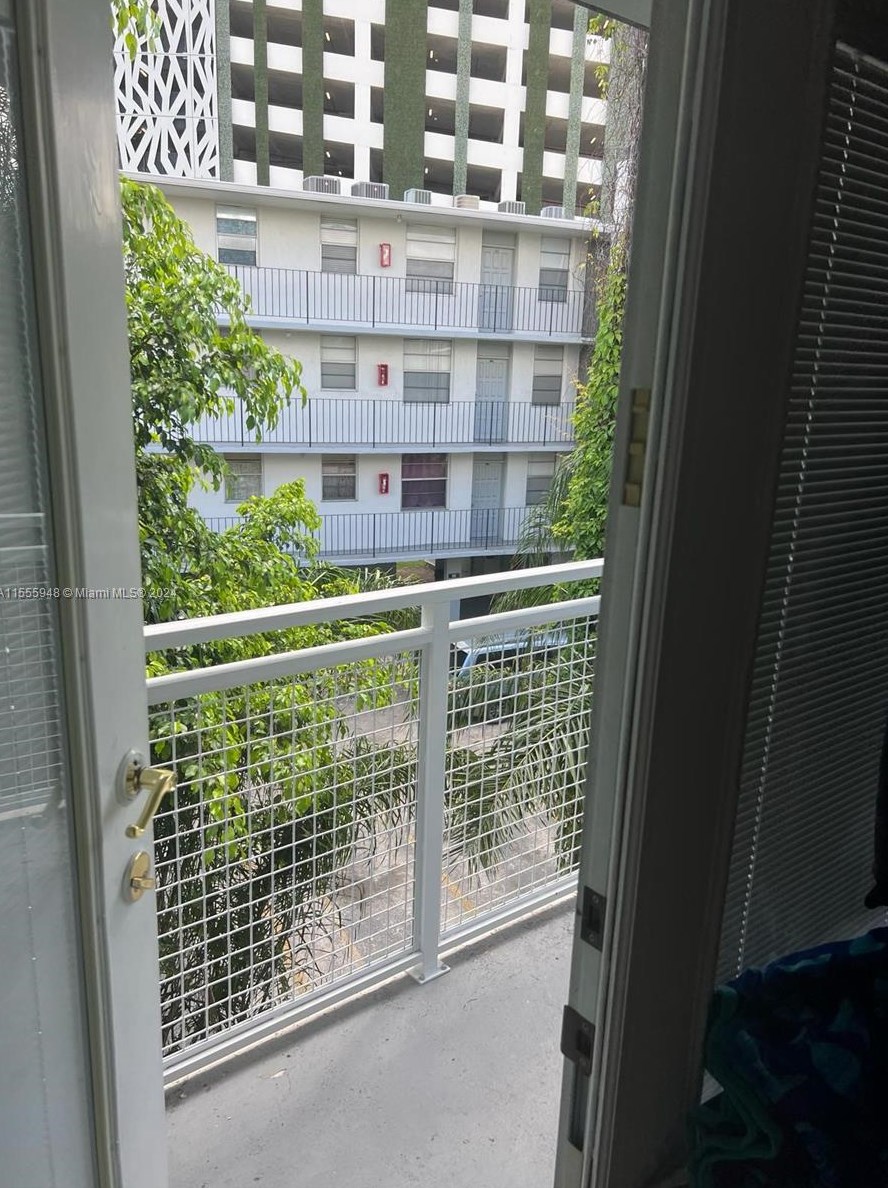 1610 River Dr, Miami FL exterior