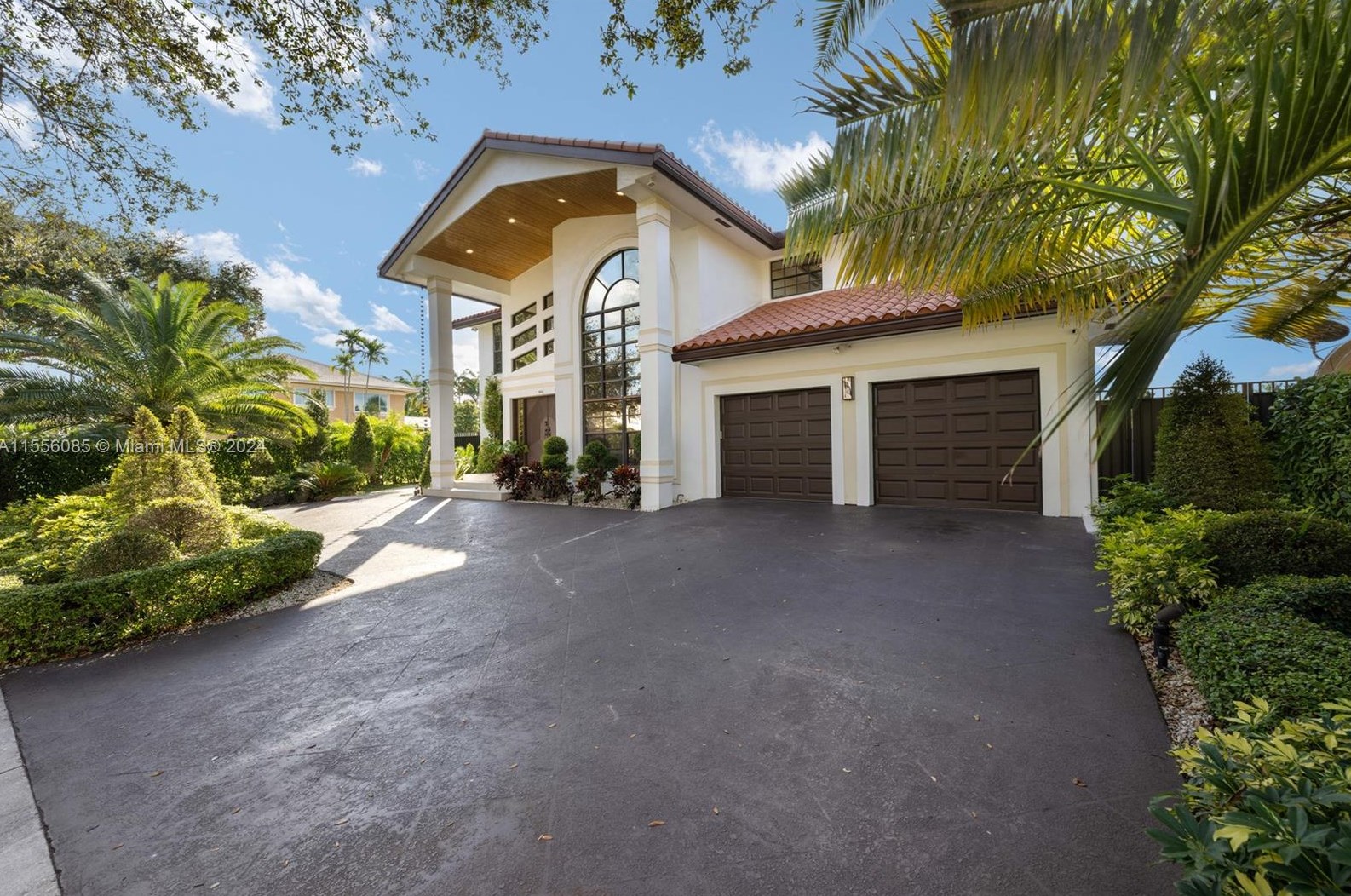 8462 Nw 168th Terrace, Hialeah, FL 33016