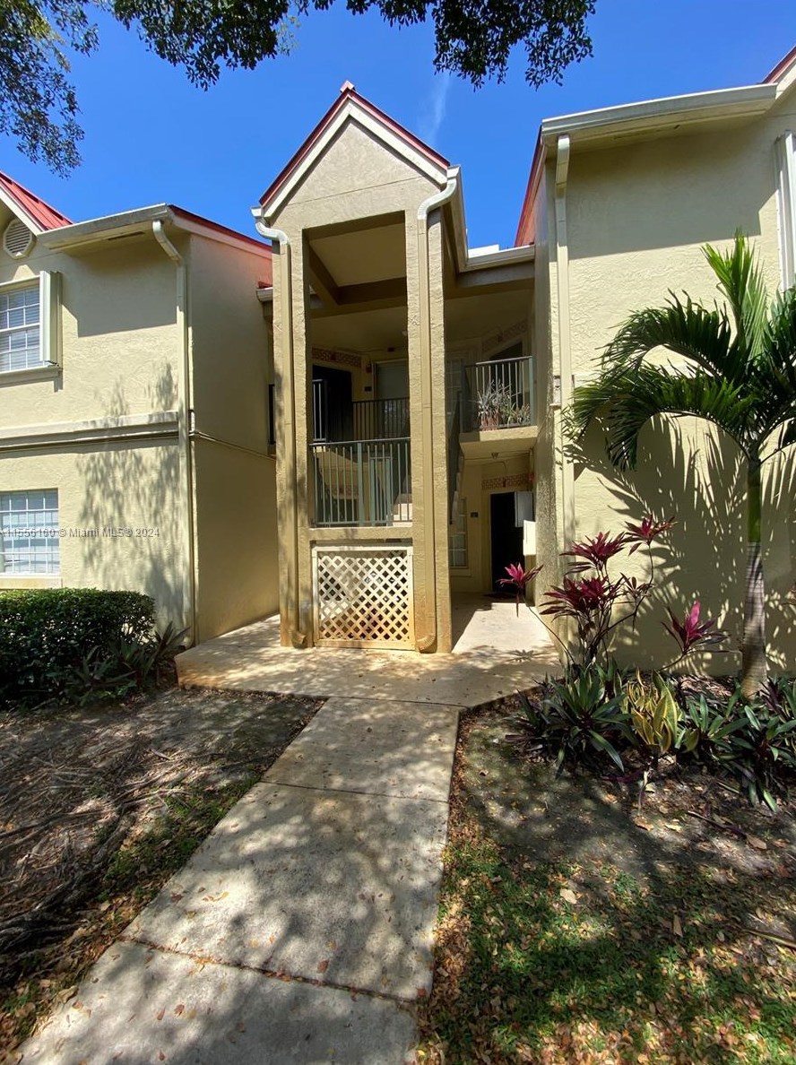 18312 Nw 68th Ave #e, Hialeah, FL 33015