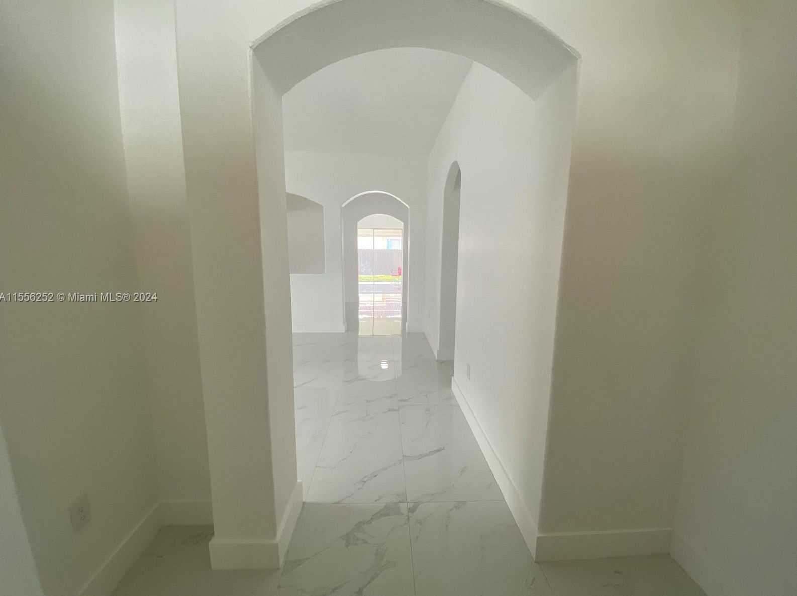 8803 Nw 178th Ln, Hialeah, FL 33018