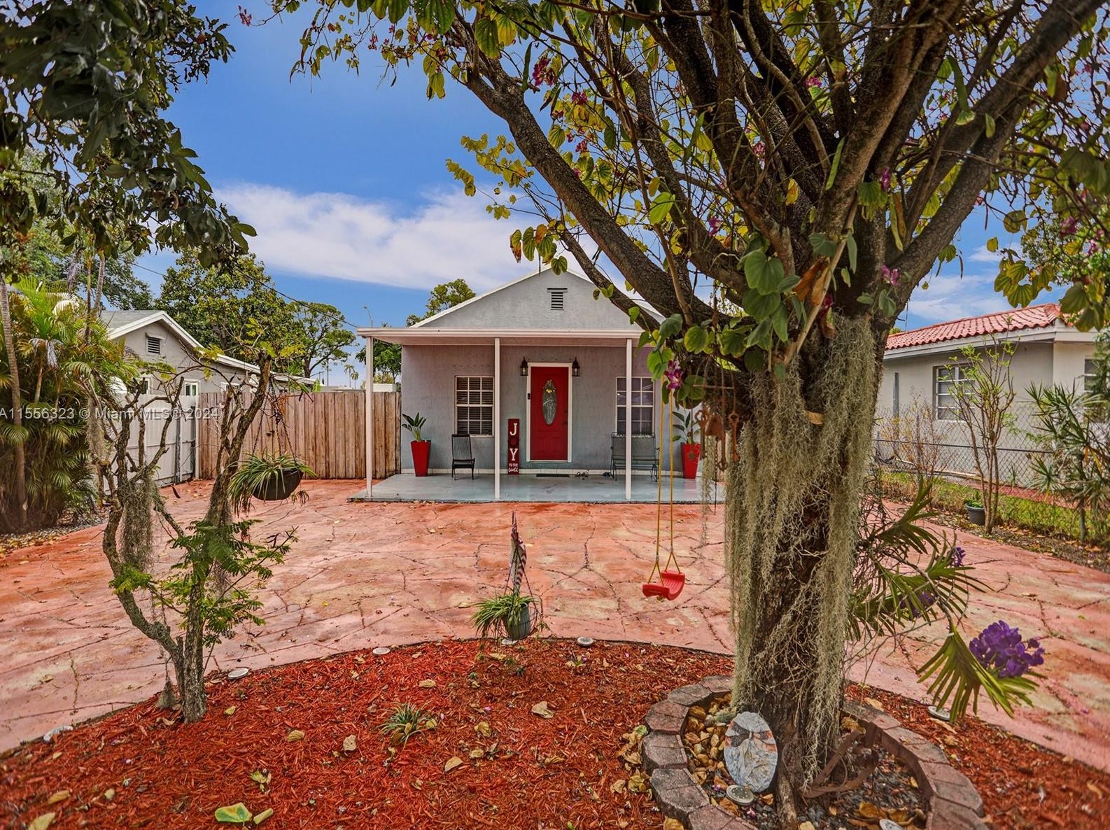 3161 102nd St, Miami, FL 33147-1566