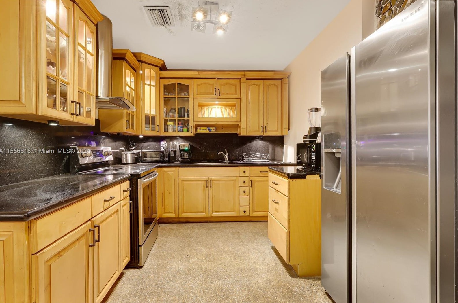 2713 De Soto Dr, Hollywood, FL 33023-4752