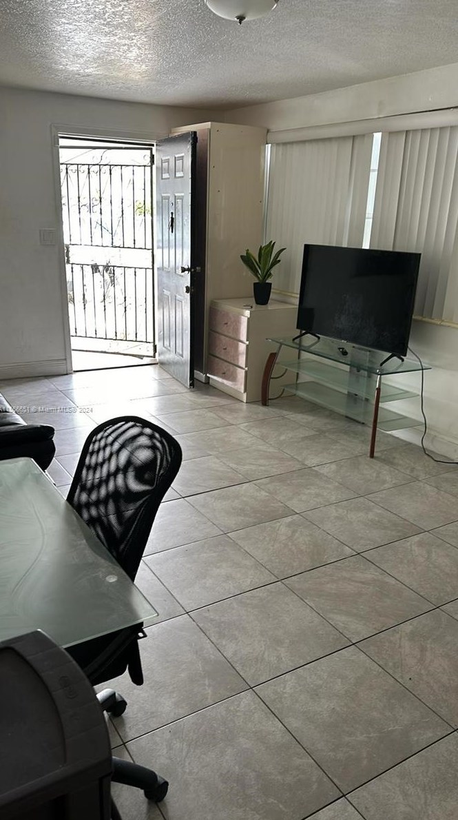 3100 Nw 91st St #1, Miami, FL 33147