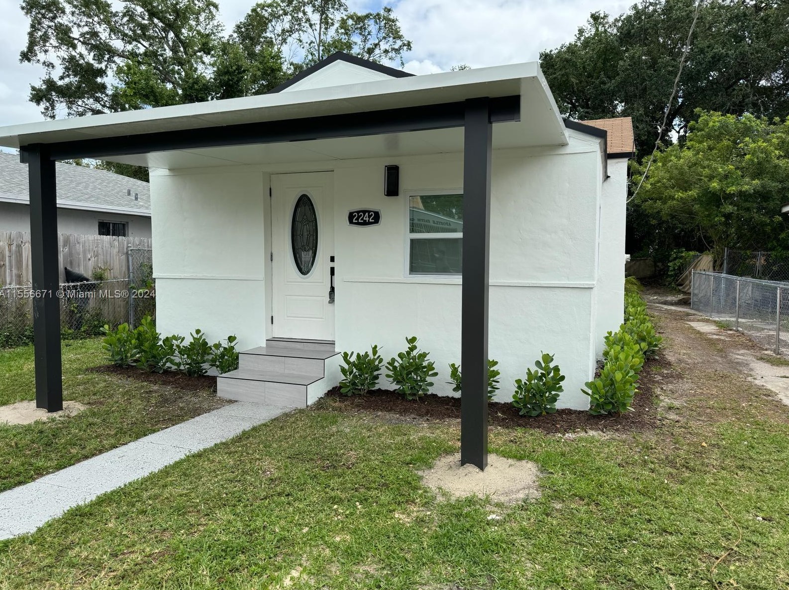 2242 49th St, Miami, FL 33142-3646