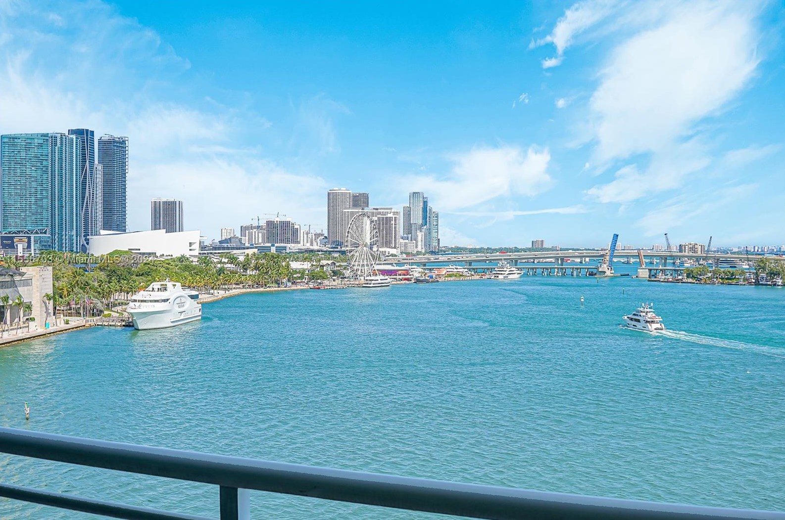 848 Brickell Key Dr, Miami FL 33131-3700 exterior