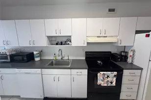 100 Lincoln Rd, Miami Beach, FL 33139 - Photo 16