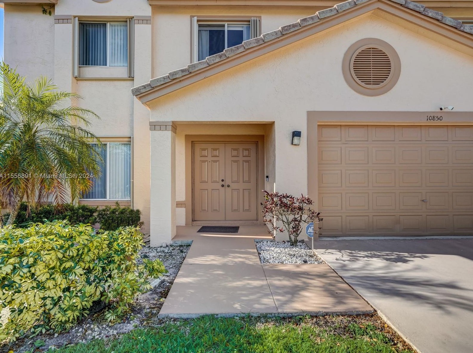 10850 Fox Glen Dr, Boca Raton, FL 33428-4019