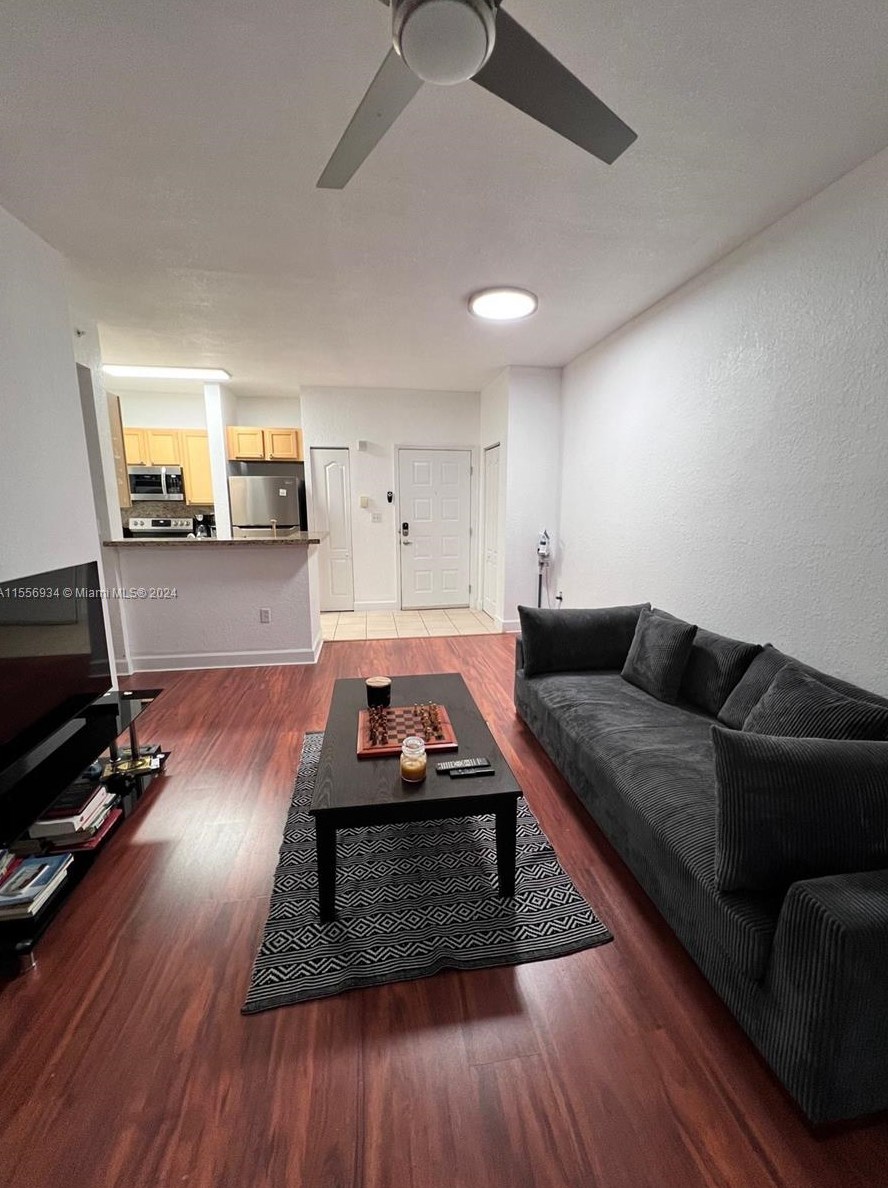 6001 Sw 70th St Apt 325, Miami, FL 33143