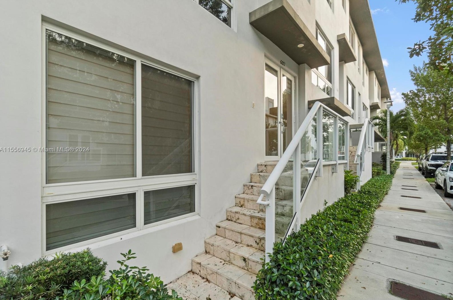 6671 105th Ave, Miami, FL 33178-1366