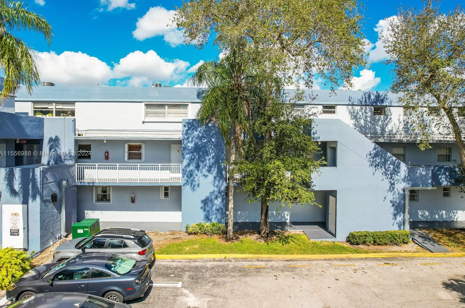9365 Fontainebleau Blvd, Miami, FL 33172-5604