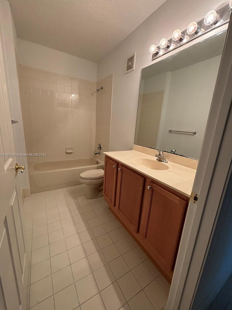 10480 Stephanie Way, Fort Pierce FL  34987-2322 exterior