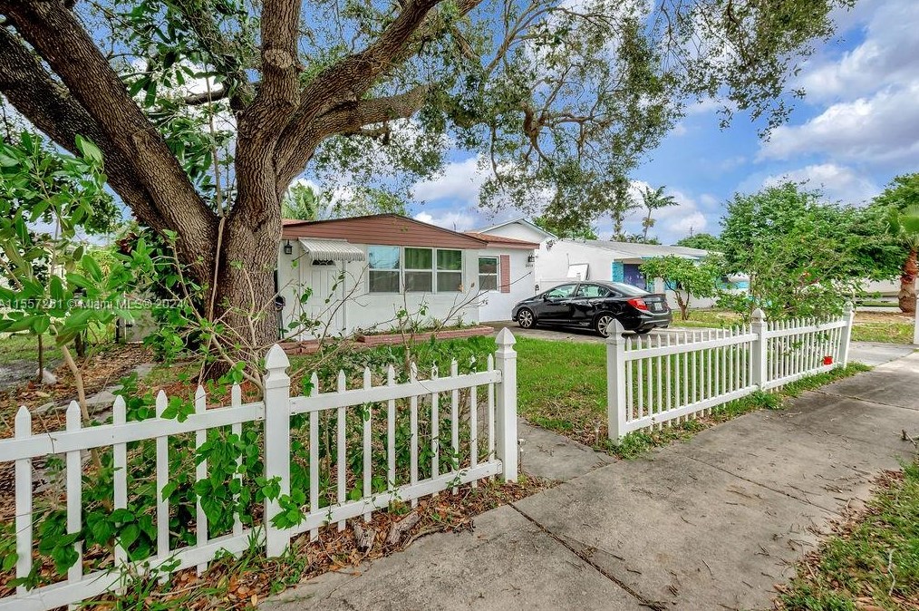 2419 Coolidge St #2, Hollywood, FL 33020
