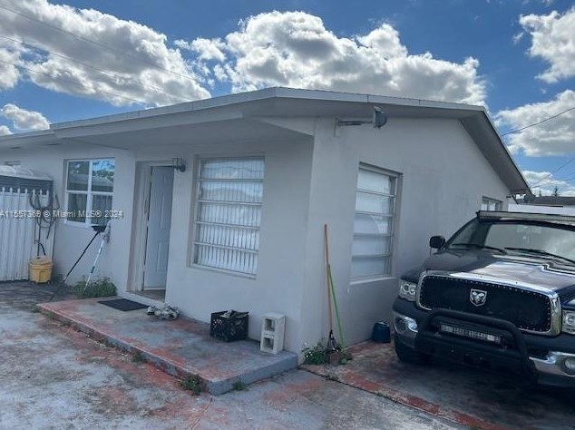 101 10th St, Hialeah, FL 33010-4127