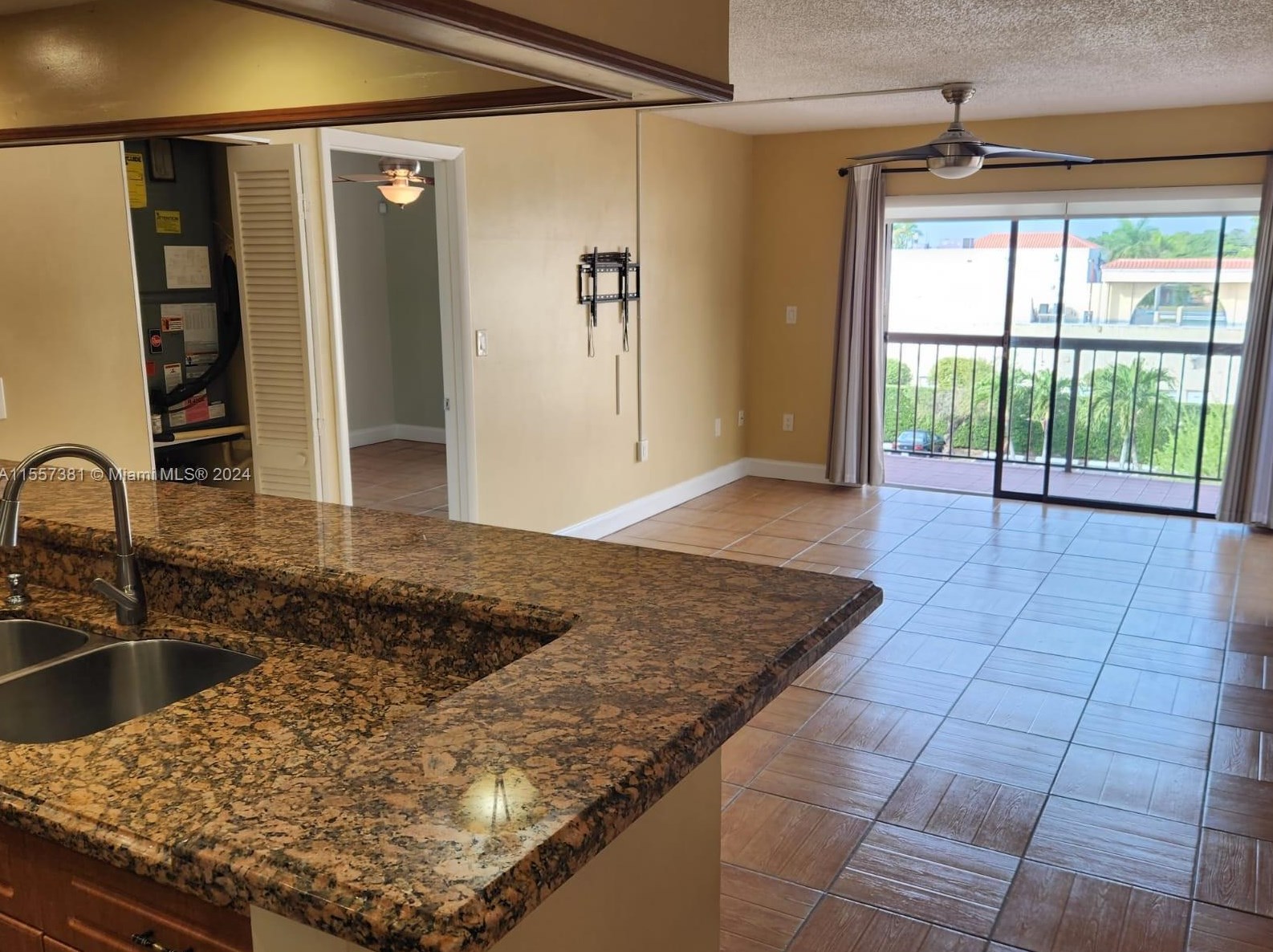 995 Sw 84th Ave #408, Miami, FL 33144