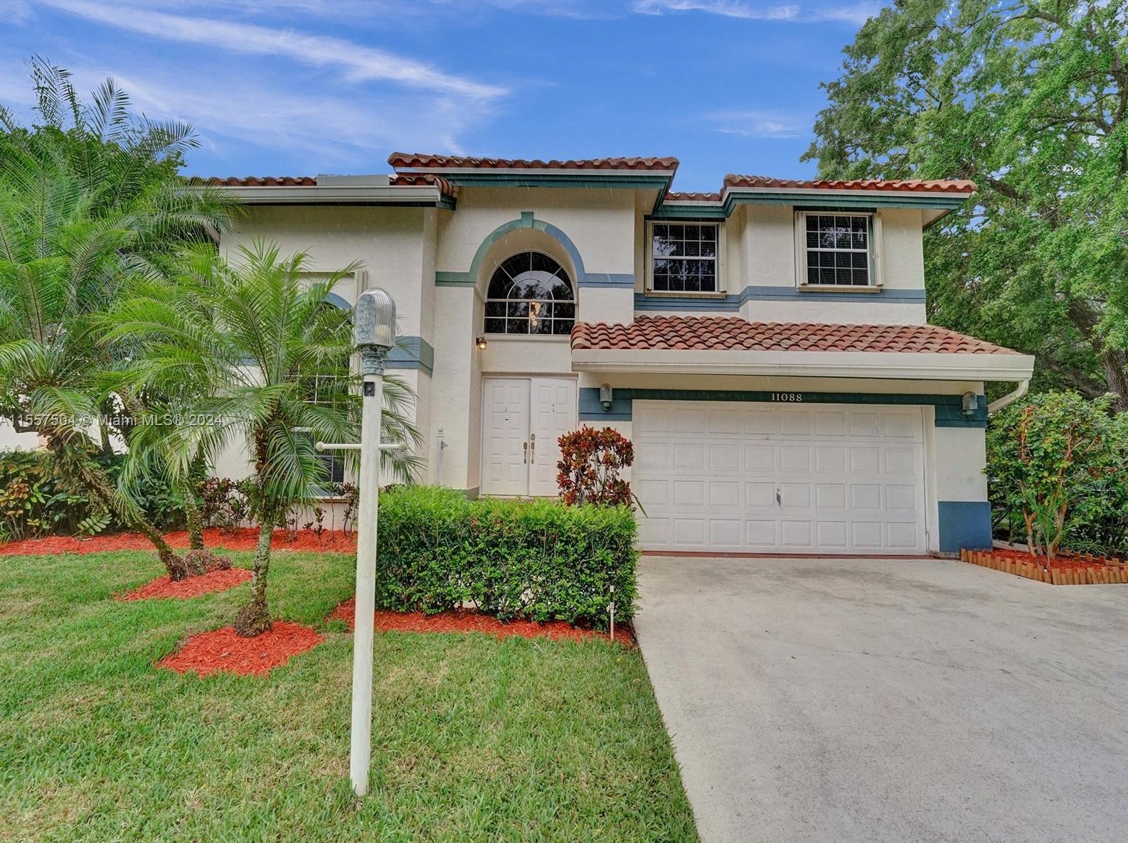 11088 Helena Dr, Hollywood, FL 33026-4839