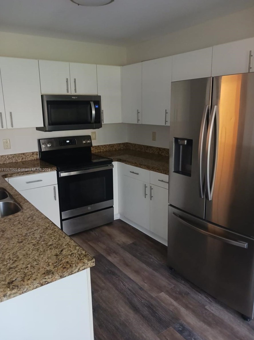 20849 2nd St, Hollywood, FL 33029-2172