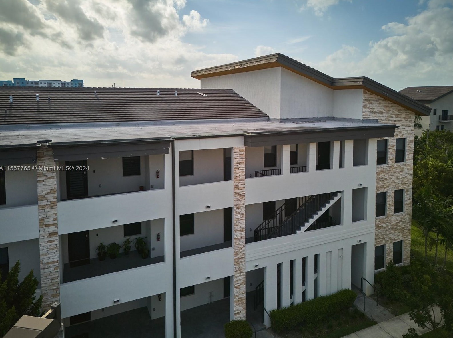 8151 104th Ave, Miami FL 33178-2659 exterior