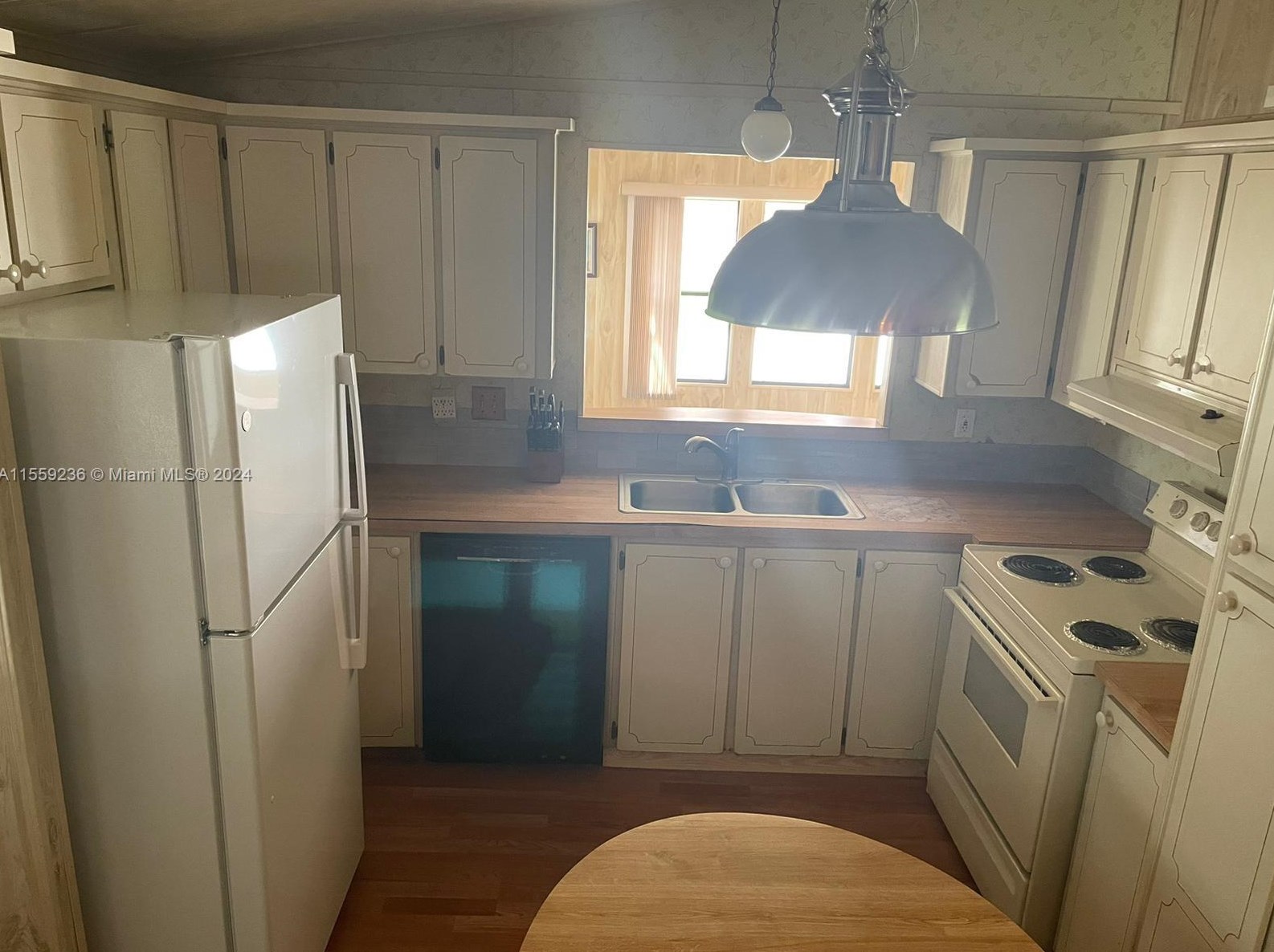 8240 Cinnamon Ct, Fort Pierce FL 34952-3301 exterior