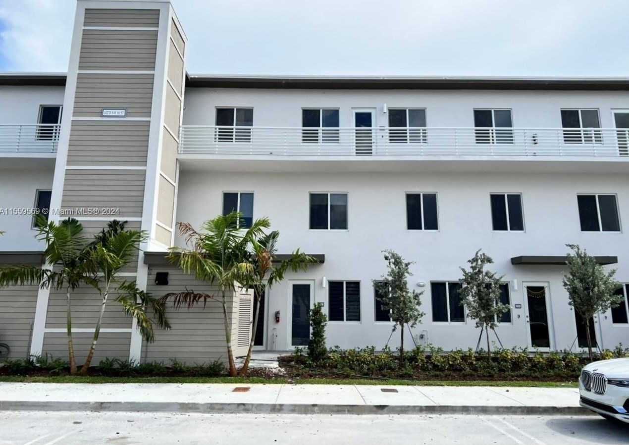 10270 66th St, Miami, FL 33178-1356