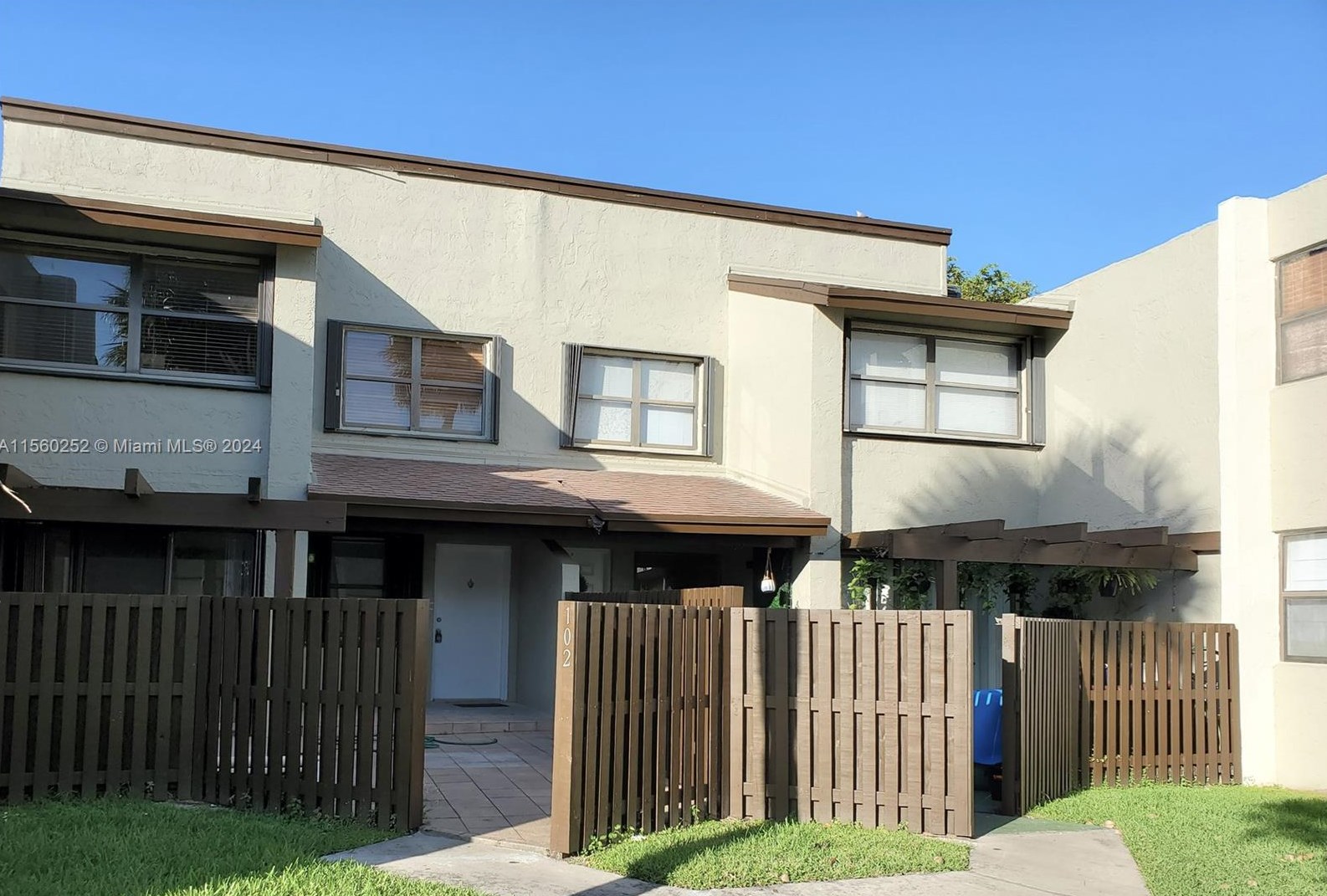 10020 9th Street Cir, Miami, FL 33172-5103